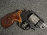 Smith & Wesson model M327, Performance Center, 2 tone,8 shot,357 Magnum,2