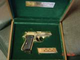Walther PPK/S, factory engraved,24K gold plated,#94 off 500,380 auto,2 gold mags,certificate,unfired in real leather fitted case-awesome showpiece !! - 8 of 15