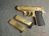 Walther PPK/S, factory engraved,24K gold plated,#94 off 500,380 auto,2 gold mags,certificate,unfired in real leather fitted case-awesome showpiece !! - 1 of 15