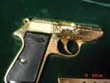 Walther PPK/S, factory engraved,24K gold plated,#94 off 500,380 auto,2 gold mags,certificate,unfired in real leather fitted case-awesome showpiece !! - 6 of 15
