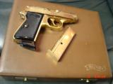 Walther PPK/S, factory engraved,24K gold plated,#94 off 500,380 auto,2 gold mags,certificate,unfired in real leather fitted case-awesome showpiece !! - 4 of 15