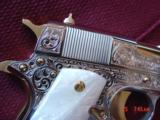 Colt Government 38 Super,master engraved by S.Leis,refinished nickel with 24K gold accents,Pearlite grips,2 grips,1 is gold plated,in case,awesome !! - 7 of 15