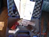 Smith & Wesson 500,4