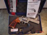 Smith & Wesson 629-6 5" 44 mag Fully engraved by Flannery & polished,Rosewood grips,certificate,awesome showpiece !! - 13 of 15