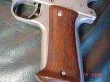 Wichita International Pistol,3 barrel set.10" barrels,7mm Int-R with brass & die,32 H&R mag,& 22LR,break open single shot.very accurate,nice case - 9 of 15