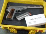 Wildey Hunter,10" barrel,475 Magnum,2 mags,factory box of ammo,Pelican case,awesome hand cannon !! - 1 of 15