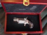 North American Arms 1 of 500,Talo,Black Widow,engraved,real ruby eyes,black Pearlite grips,fitted wood case,NIB,2007,awesome mini 22lr revolver !! - 1 of 15