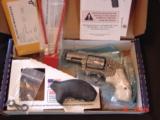 Smith & Wesson 640-3 Hammerless,357Mag,2.125"fully engraved by Flannery engraving,pearlite grips,awesome pocket gun,or purse !! - 10 of 15