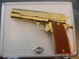 Colt Argentine Army 45,made around 1950,24k plated,lanyard loop,wood grips,nice fitted case,a real showpiece - 3 of 15
