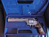 Colt Anaconda 8", 44 Magnum, fully polished & engraved by Flannery Engraving, custom grips,certificate & box,a rare work of art !! - 9 of 15