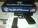 Smith & Wesson M&P40 Shield - 1 of 5