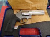 Smith & Wesson 617-6
- 2 of 8
