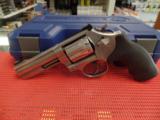 Smith & Wesson 617-6
- 4 of 8