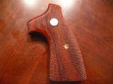 S&W K frame, fully checkered Rose wood, slim fully enclosed grip - 3 of 4