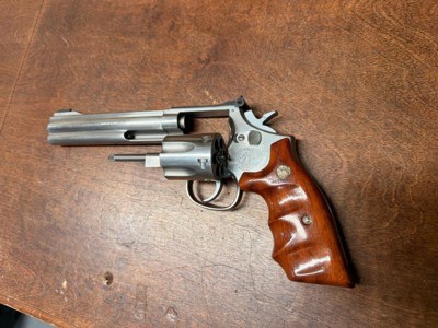 Six Shot Model 617 Smith and Wesson with a 6" barrel - Image 5 of 8