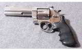 SMITH & WESSON 629-6
.44 Magnum - 2 of 4