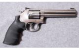 Smith & Wesson 617-6
10 shot .22 L.R. - 1 of 3