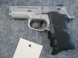 Smith & Wesson 4013 TSW .40 S&W Handgun - 6 of 11