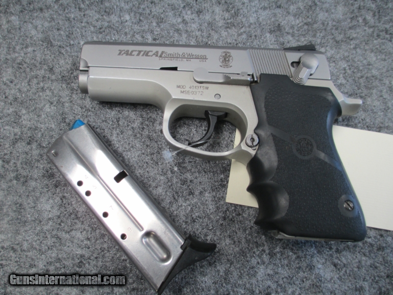 Smith&Wesson 4013TSW ブラック サードジェネレーションの傑作コンパクトモデルを再現