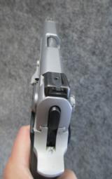 Smith & Wesson 4013 TSW .40 S&W Handgun - 7 of 11