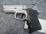 Smith & Wesson 4013 TSW .40 S&W Handgun - 3 of 11
