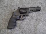 Smith & Wesson 327 TRR8 Performance Center 357 Magnum - 2 of 13