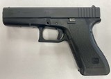 GLOCK 17 Gen 2 9mm Striker Fired Pistol w/Box - 2 of 4