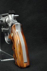 Smith & Wesson 617 22 LR 8 3/8" Combat Grips - 6 of 11