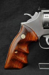 Smith & Wesson 617 22 LR 8 3/8" Combat Grips - 7 of 11