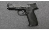 Smith & Wesson M&P 40 in .40 S&W - 2 of 3