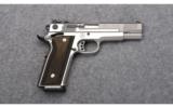 Smith & Wesson Performance Center model 945 .45 ACP - 2 of 3