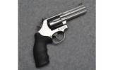 Smith & Wesson 686-6 .357 Magnum Revoler - 1 of 4