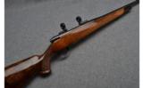Weatherby Mark V Bolt Action Rifle in .300 Wby Mag LEFT HANDED! - 1 of 9