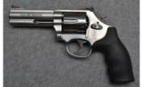 Smith & Wesson Model 686-6 4