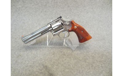 Smith and Wesson
686 2
357 Magnum