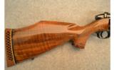 Weatherby Mark V Deluxe Bolt Rifle .257 WBY Magnum - 3 of 9