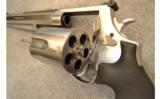 Smith & Wesson Performance Center Revolver .460 S&W - 4 of 5