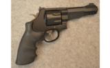 Smith & Wesson 327 M&P R8 Revolver .357 Magnum - 1 of 5