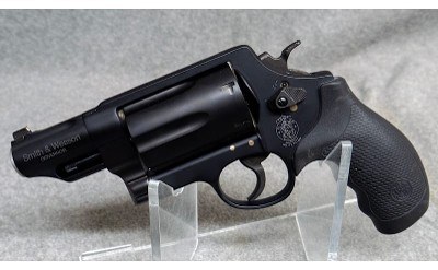 Smith & Wesson ~ Governor ~ .45 ACP/.45 Colt/410 Gauge