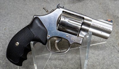 Smith & Wesson ~ 686-6 Plus ~ .357 Magnum