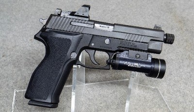 Sig Sauer ~ P226 ~ 9mm Luger