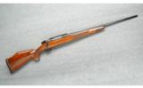 Weatherby Mk V Deluxe in 270Wby Mag - 1 of 7
