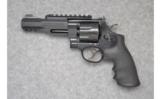 Smith & Wesson, 327 Performance M&P R8, .357 Magnum - 2 of 2