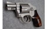 Smith & Wesson ~ Model 642-2 Airweight ~ .38 Spc. - 3 of 4