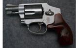 Smith & Wesson ~ 642-2 ~ .38 S&W Spl. - 2 of 5