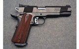 Les Baer ~ Bear Custom ~ .45 ACP - 1 of 2