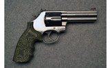 Smith & Wesson ~ 686-6 ~ .357 Magnum