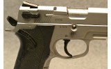 Smith & Wesson 40 - 2 of 7