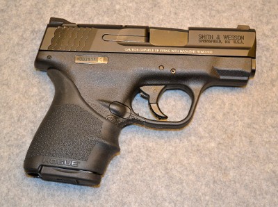 Smith & Wesson Shield 40 - Image 1 of 5