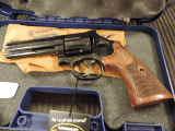 SMITH & WESSON M586-8 CLASSIC - 1 of 3
